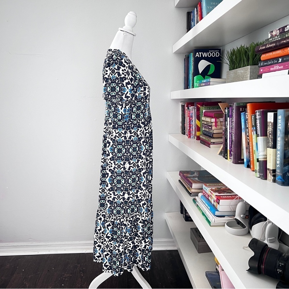 Boden blue & white v-neckk tiered maxi size 8p - Picture 7 of 15